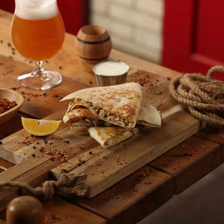 კესადია საქონლის და ქათმის ხორცით