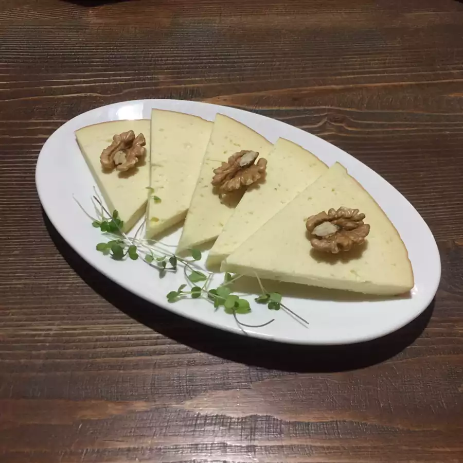 შებოლილი სულგუნი